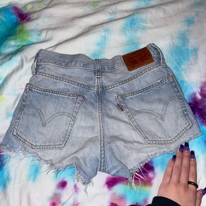 Levi shorts🖤